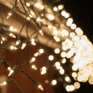 600 White Icicle on green wire